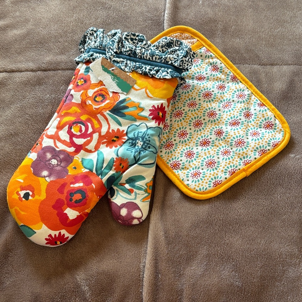 NEW🧡Pioneer Woman Kitchen Set 2 Piece Flea Market Pot Holder and Oven Mitt